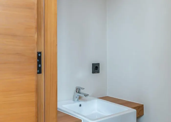 Melina - Tranquil 2br Close To